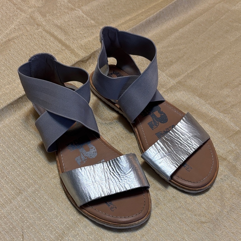 Sorel Women's Sandals with Metallic Silver and Elastic Gray Straps